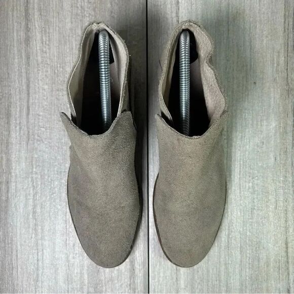 Free People Summit Taupe Suede Ankle Buckle Boots Booties Women’s Size 9 EUR 39 - Picture 6 of 10